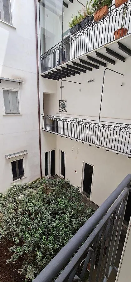 Di Fresco Apartments Luxury Suites Palermo 0*,  Italia